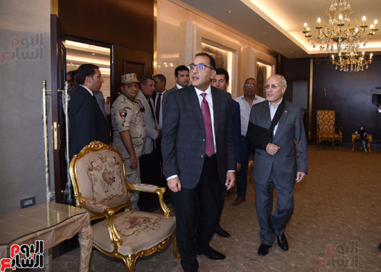 رئيس الوزراء يتفقد استاد القاهرة (9)