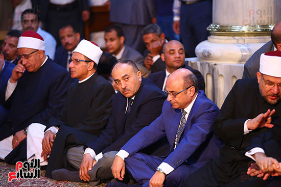 مصطفى مدبولى يحضر صلاة الجمعة الأخير بمسجد الحسين (39)