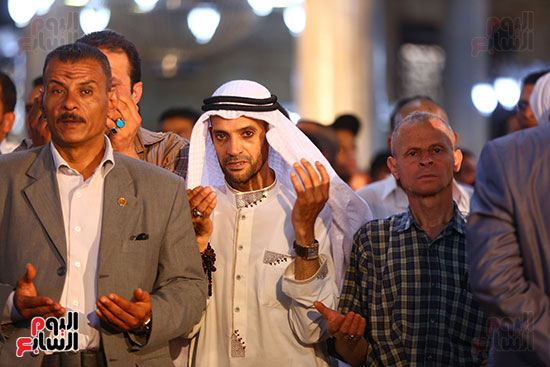مصطفى مدبولى يحضر صلاة الجمعة الأخير بمسجد الحسين (13)