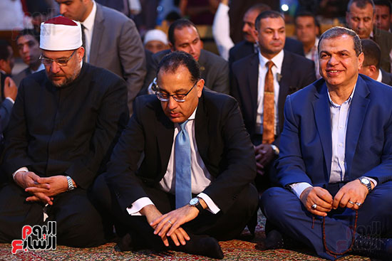 مصطفى مدبولى يحضر صلاة الجمعة الأخير بمسجد الحسين (27)