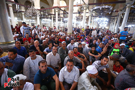 مصطفى مدبولى يحضر صلاة الجمعة الأخير بمسجد الحسين (35)