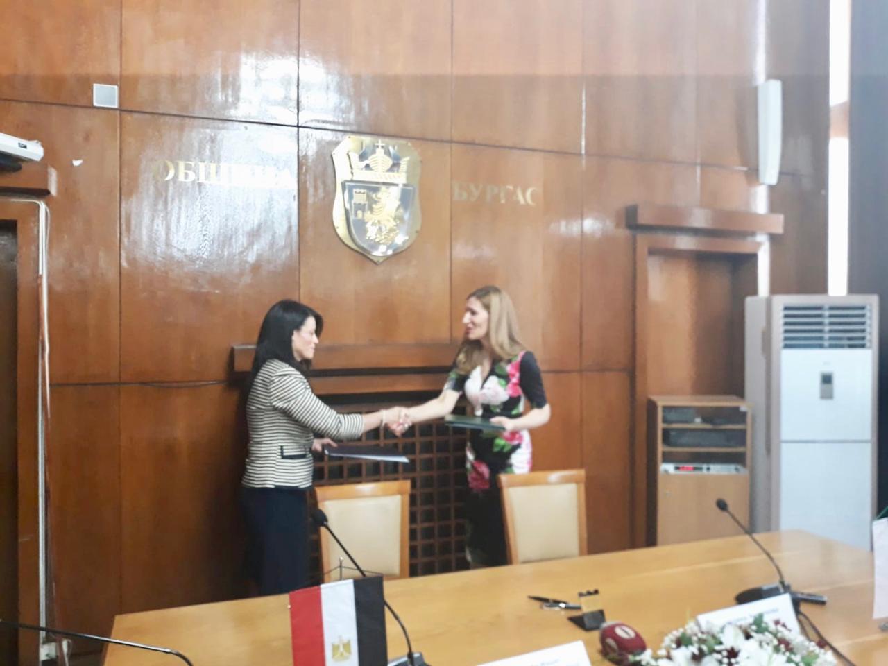 رانيا المشاط وزيرة السياحة ونظيرتها ببلغاريا