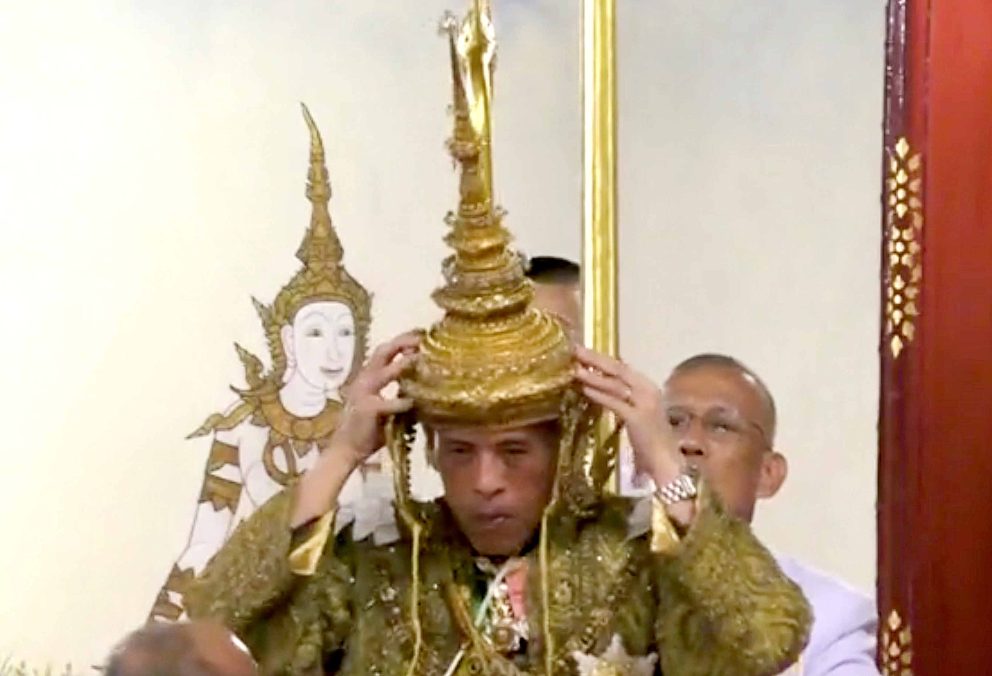 2019-05-04T072632Z_948315276_RC1EE0951570_RTRMADP_3_THAILAND-KING-CORONATION
