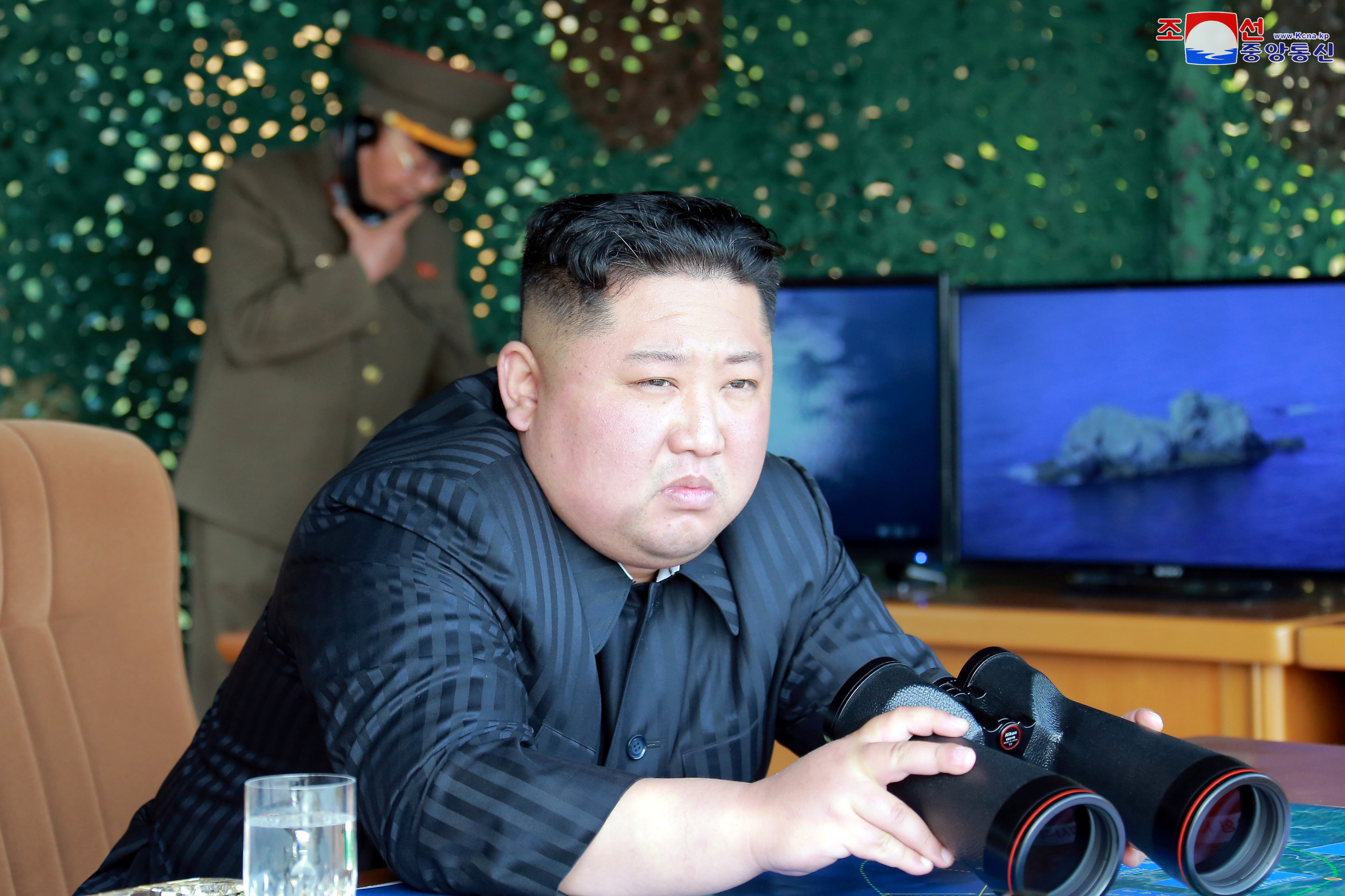 زعيم كوريا الشمالية يشرف على تدريب لراجمات صورايخ بعيدة المدى (7)