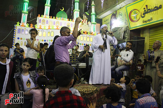 فرقة شعبية تحيي احتفالات البراجيل بقدوم رمضان