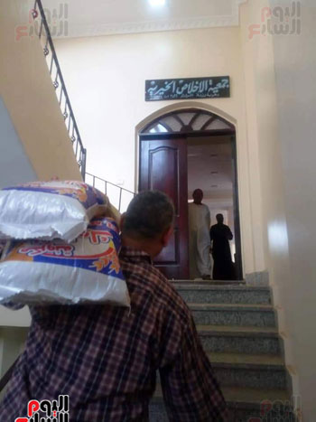  قبطى بالشرقية يتبرع بالأرز لشنط رمضان و موائد الرحمن  (2)