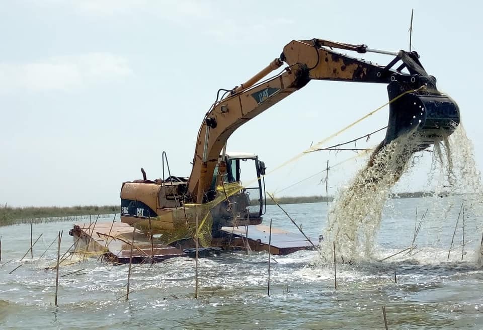 ضبط 146 ألف وحدة زريعة أسماك حية وإزالة التعديات على بحيرة البرلس (11)