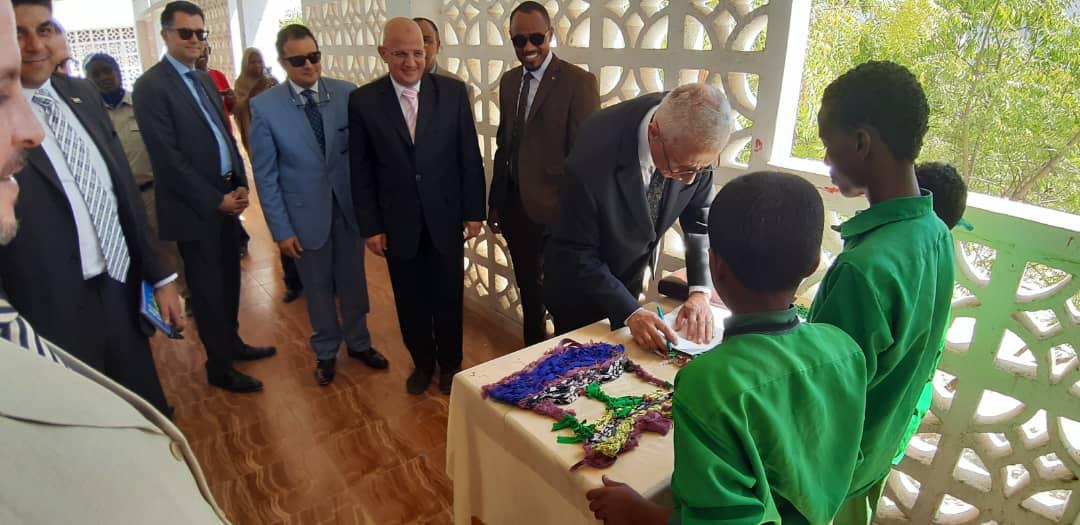  زيارة السفير حمدى سند لوزا نائب وزير الخارجية للشئون الأفريقية إلى الصومال (6)
