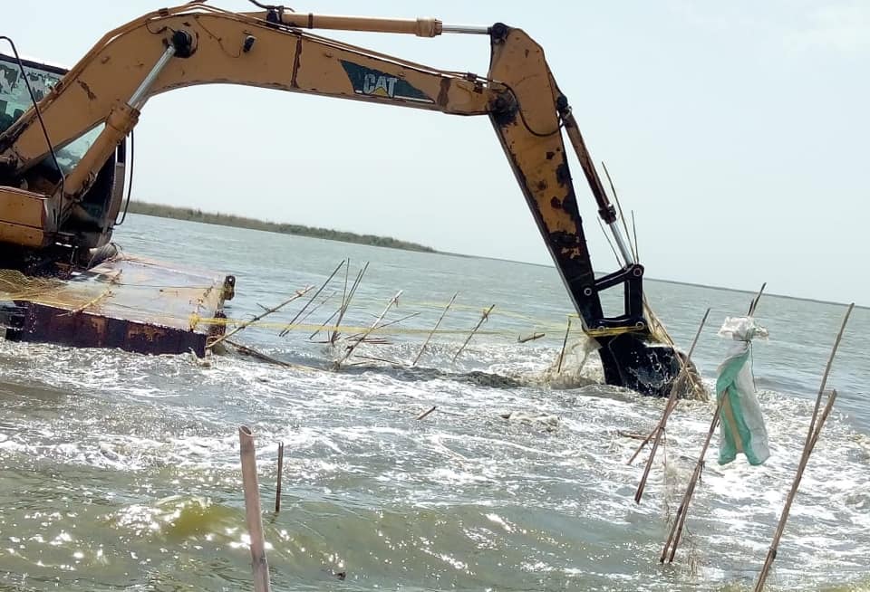 ضبط 146 ألف وحدة زريعة أسماك حية وإزالة التعديات على بحيرة البرلس (3)
