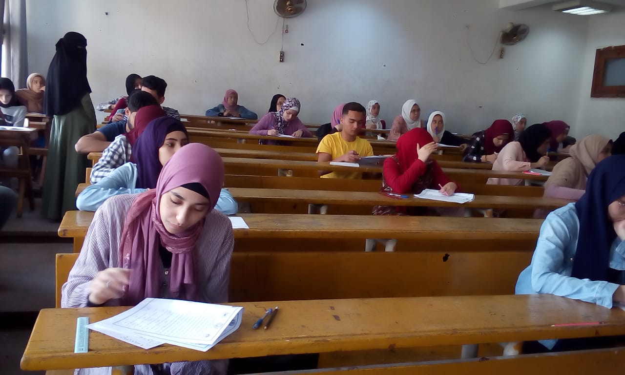 انتظام امتحانات الطلاب بجامعة عين شمس  (7)