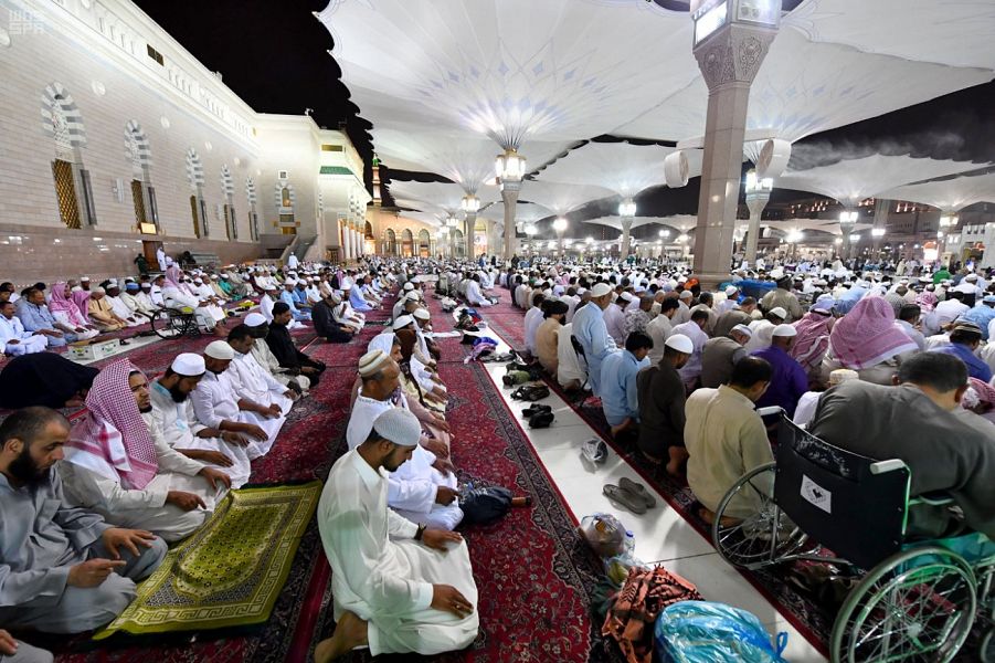 صلاة التراويح بالمسجد النبوى