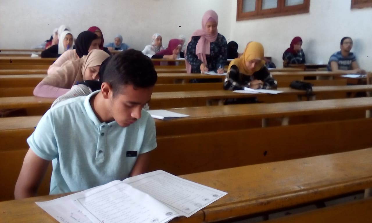 انتظام امتحانات الطلاب بجامعة عين شمس  (6)