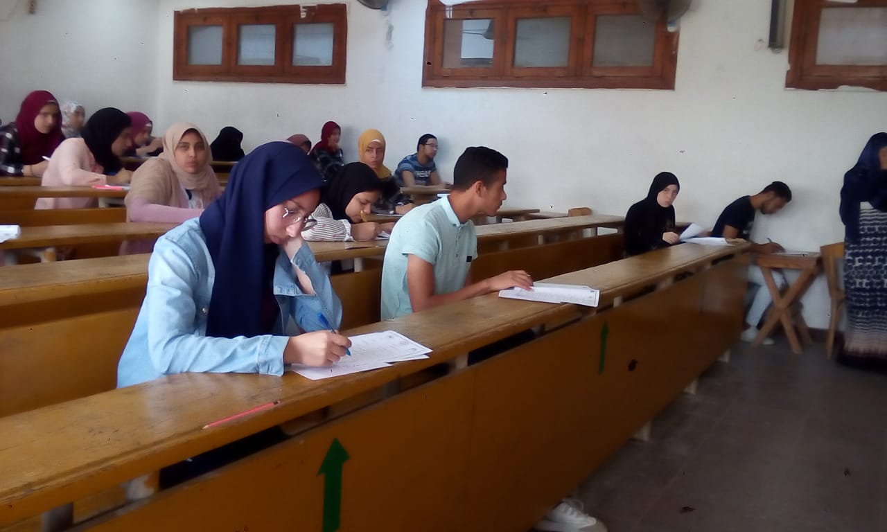 انتظام امتحانات الطلاب بجامعة عين شمس  (2)