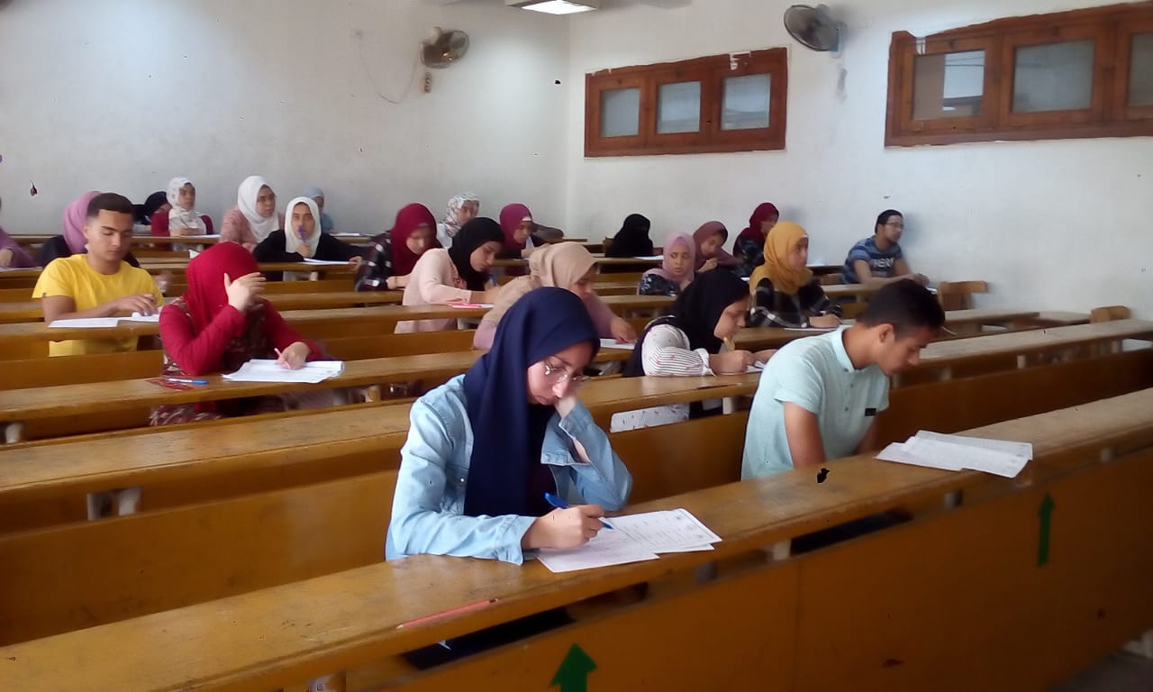 انتظام امتحانات الطلاب بجامعة عين شمس  (1)