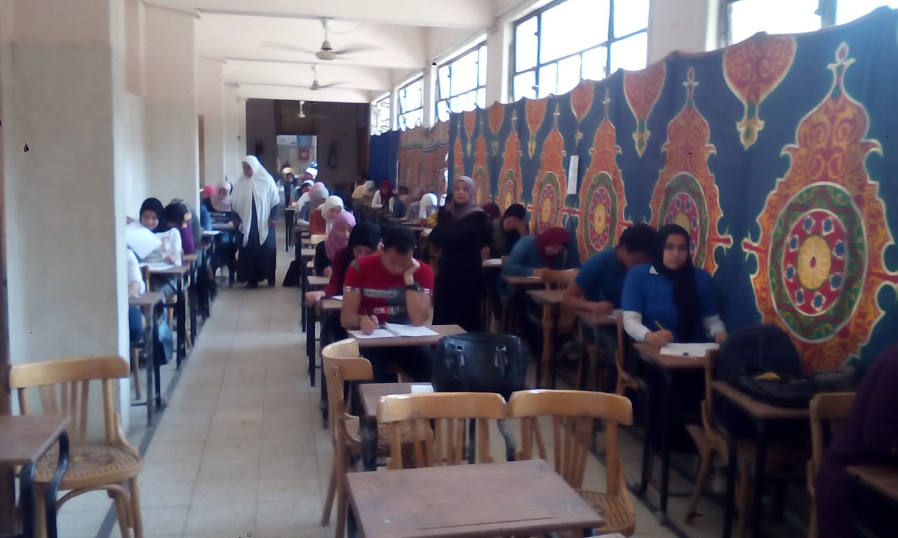 انتظام امتحانات الطلاب بجامعة عين شمس  (4)