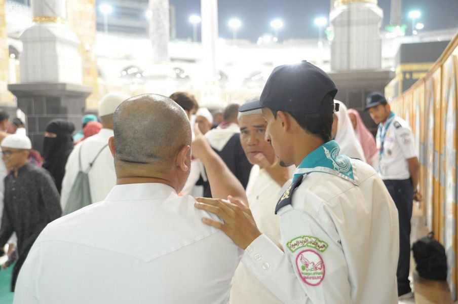مساعدة زوار بيت الله الحرام ومسجد رسوله خلال شهر رمضان (6)