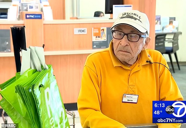 رجل عمرها 97 لم يتوقف عن العمل طول حياته