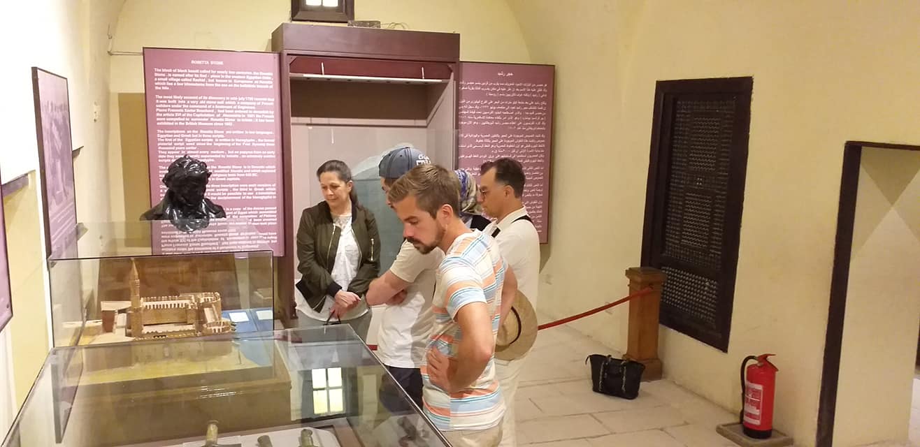 خلال زيارة الوفد الفرنسى لمتحف رشيد (2)