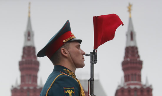 استعراض عسكرى فى الساحة الحمراء بروسيا بحضور بوتين (22)