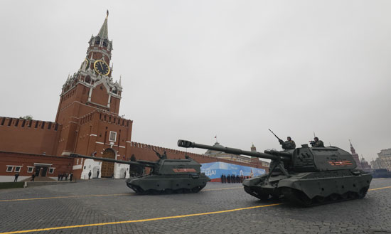 استعراض عسكرى فى الساحة الحمراء بروسيا بحضور بوتين (25)