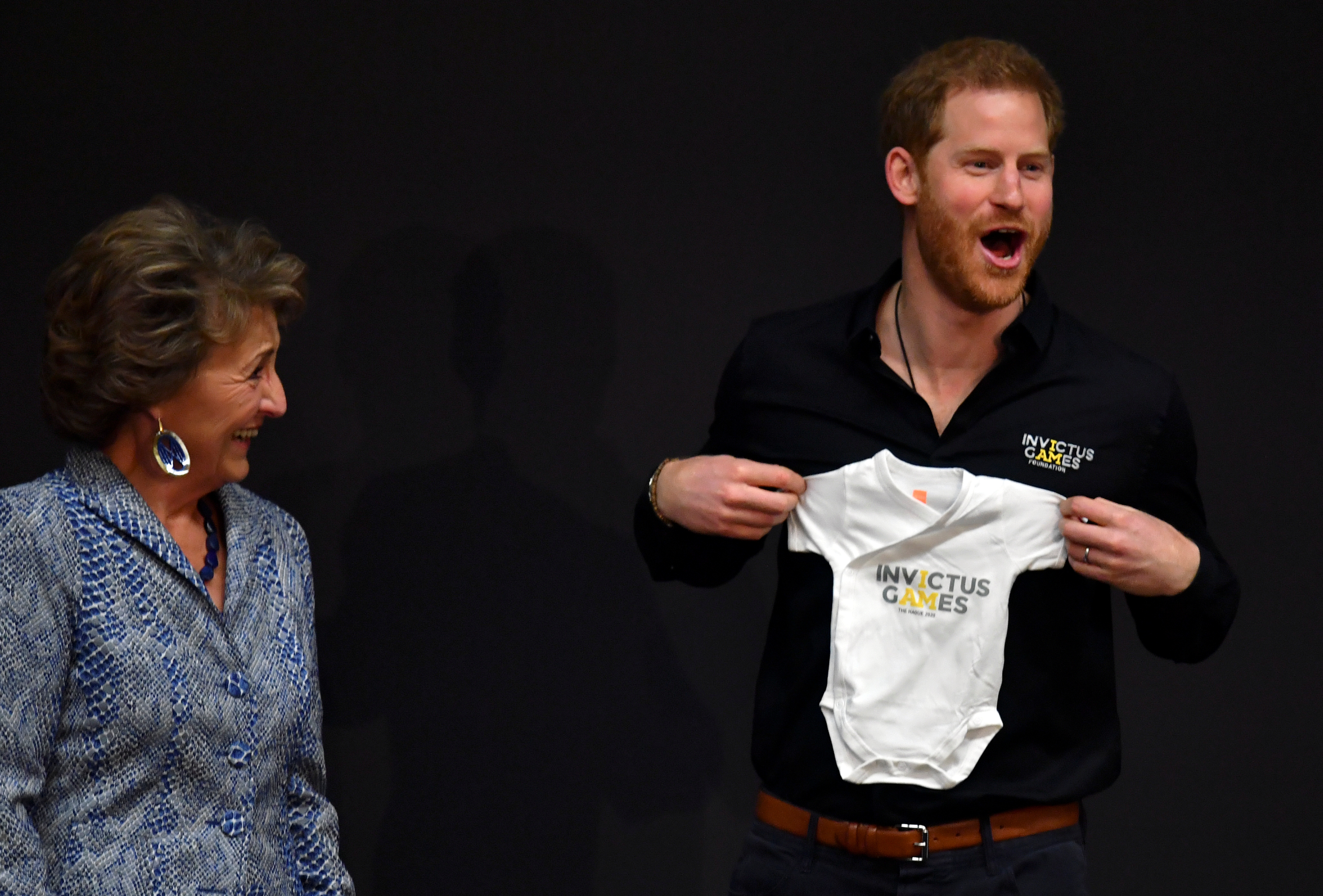 الأمير هارى يحمل السالوبت (4)