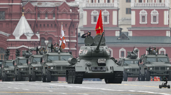 استعراض عسكرى فى الساحة الحمراء بروسيا بحضور بوتين (18)