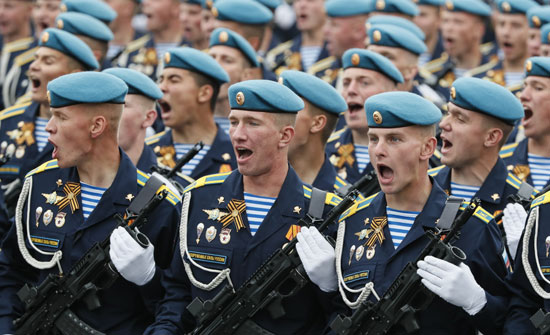 استعراض عسكرى فى الساحة الحمراء بروسيا بحضور بوتين (11)