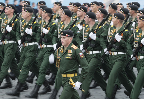 استعراض عسكرى فى الساحة الحمراء بروسيا بحضور بوتين (16)