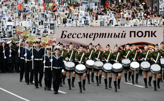 استعراض عسكرى فى الساحة الحمراء بروسيا بحضور بوتين (2)