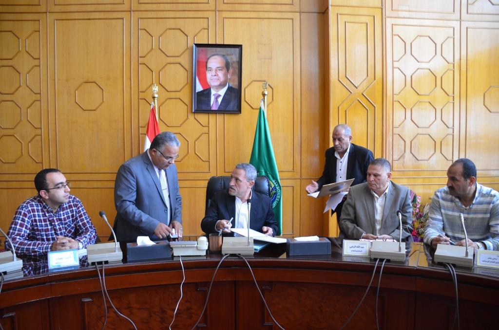 محافظ الإسماعيلية يعتمد نتيجة الشهادة  الإعدادية (2)