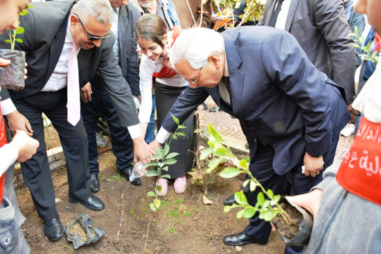 مبادرة أطلقها الرئيس لزيادة أشجار الثمار (4)