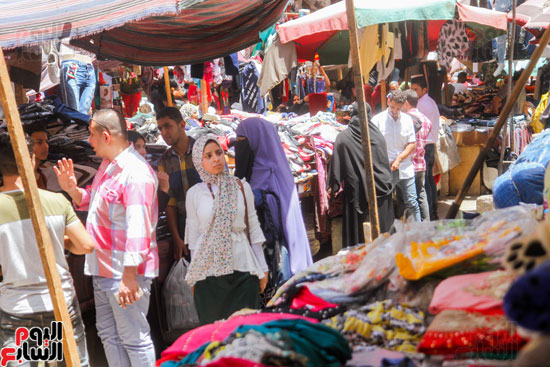 إقبال المواطنين على محلات وسط البلد استعدادا للعيد - اليوم السابع