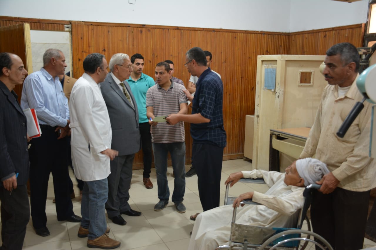 محافظ الدقهلية في زيارة مفاجئة لمستشفى أجا  (1)