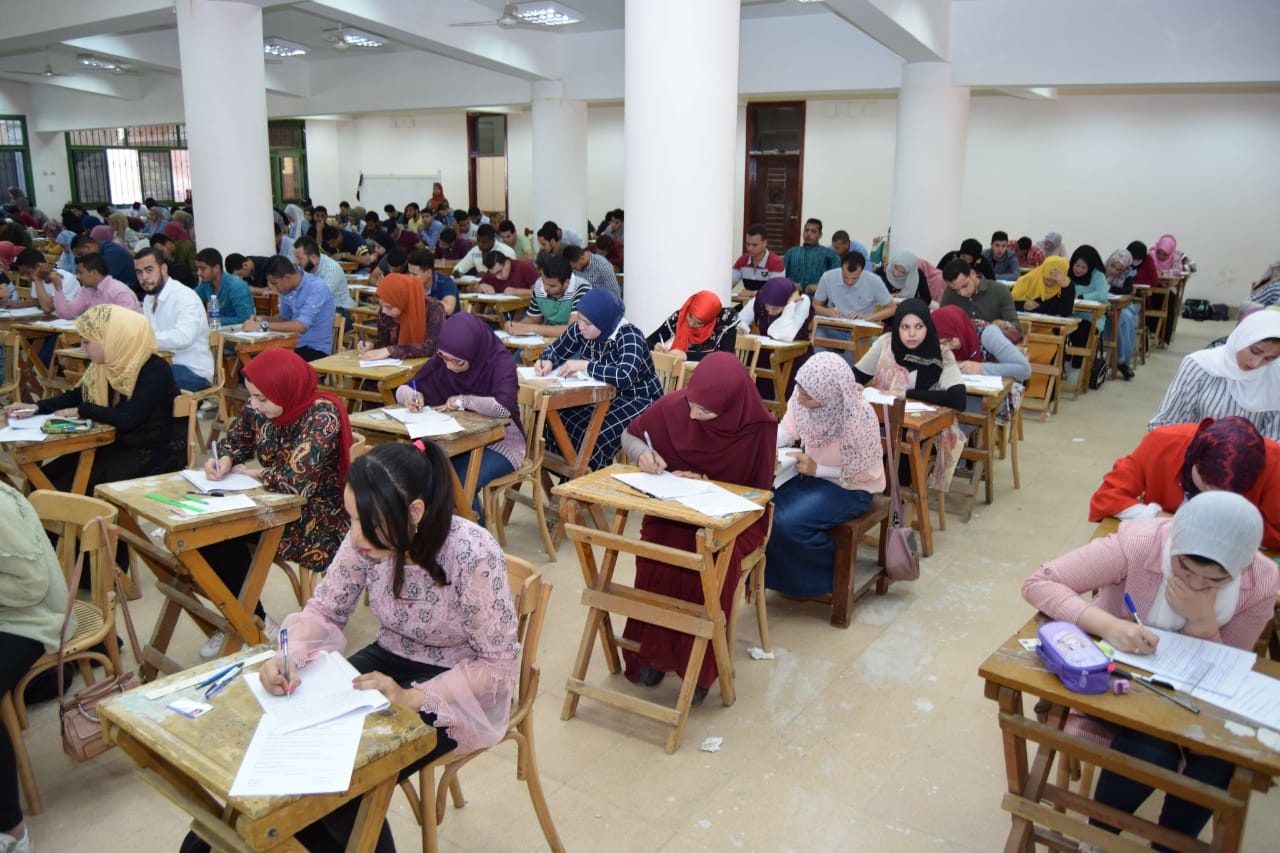 جولة رئيس جامعة سوهاج على لجان الامتحانات (7)