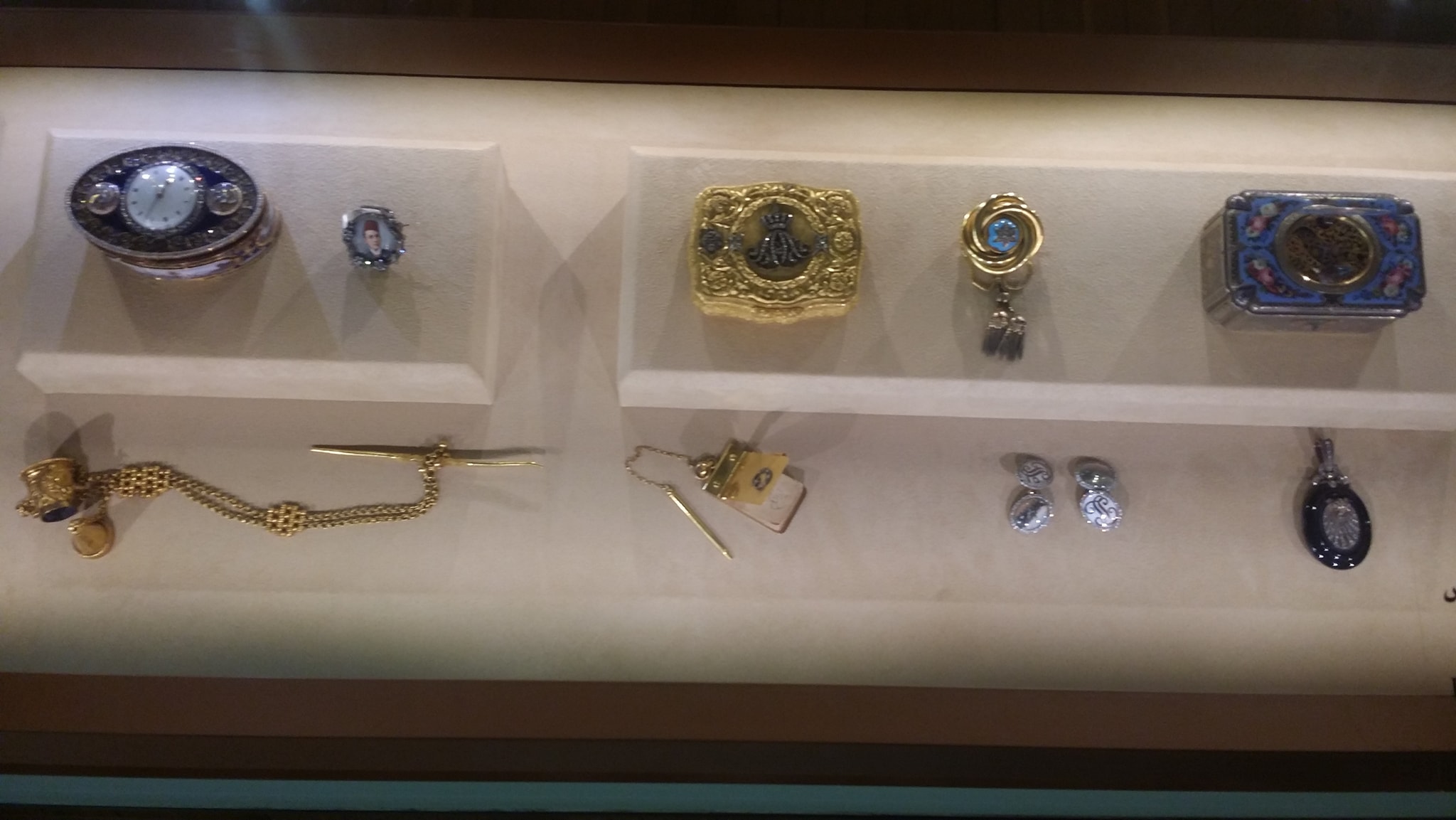 مقتنيات متحف المجوهرات الملكية (2)