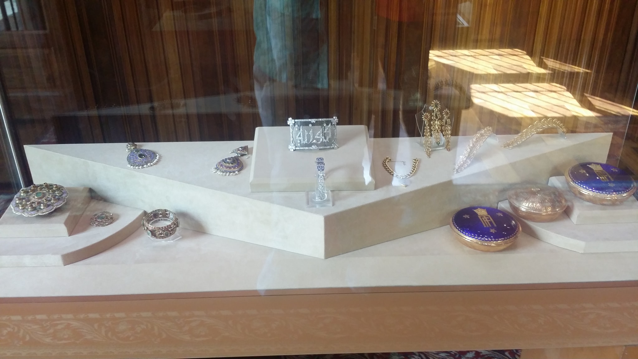 مقتنيات متحف المجوهرات الملكية (7)