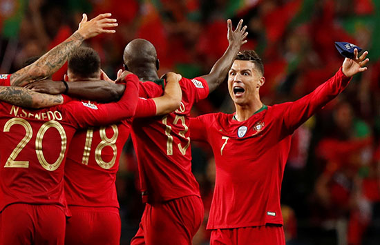 فرحة لاعبو البرتغال باللقب الأوروبى
