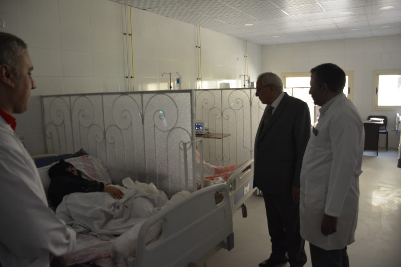 محافظ الدقهلية في زيارة مفاجئة لمستشفى أجا  (3)