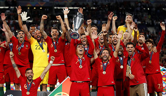 فرحة لاعبو البرتغال بالكأس