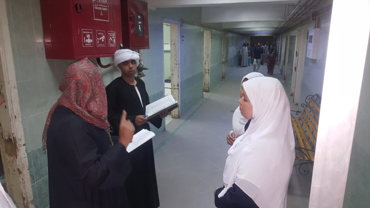 موظفو إدارة المتابعة بمديرية الصحة فى زى الجلباب البلدى (5)