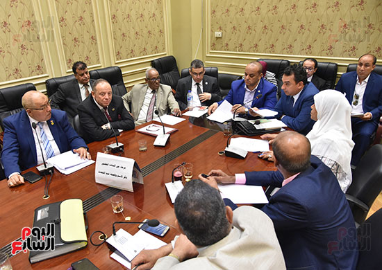اجتماع-لجنة-الإسكان-والمرافق-العامة-برئاسة-النائب-علاء-والى--(1)