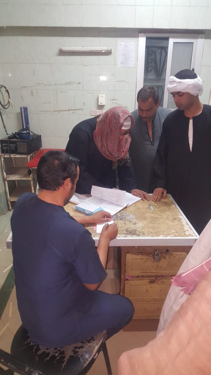 موظفو إدارة المتابعة بمديرية الصحة فى زى الجلباب البلدى (3)