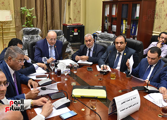 اجتماع-لجنة-الإسكان-والمرافق-العامة-برئاسة-النائب-علاء-والى--(2)