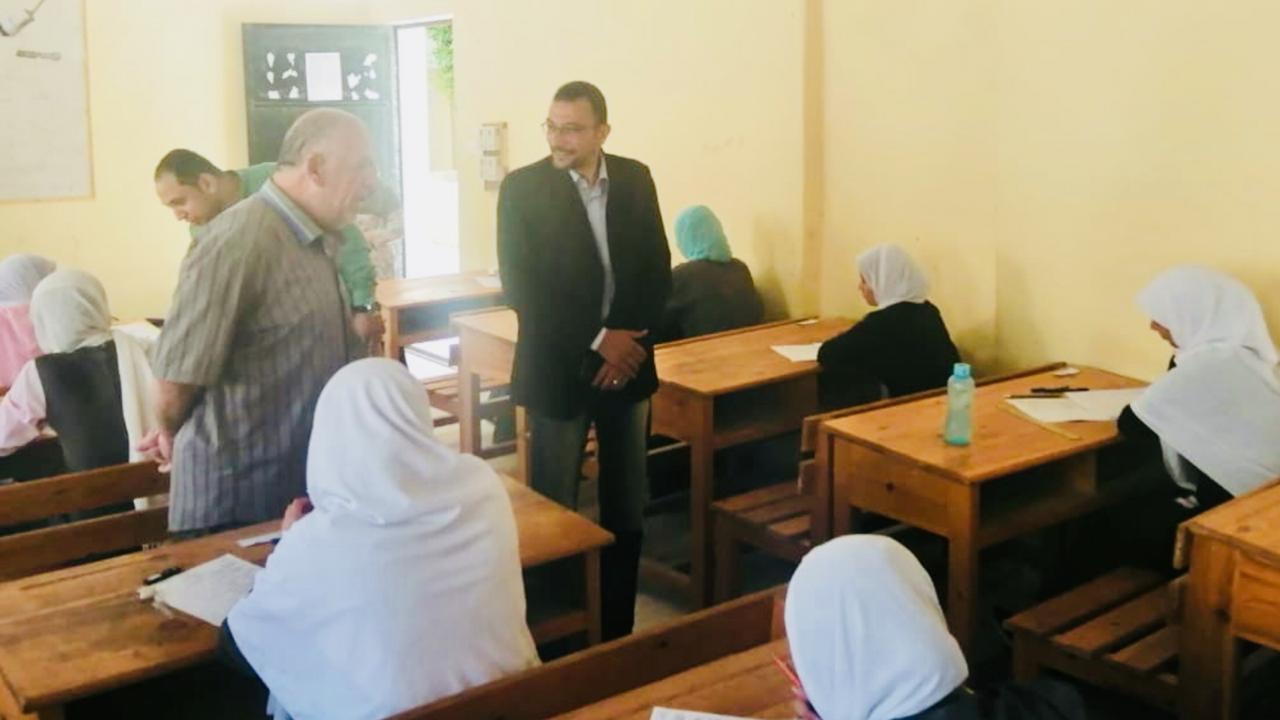 مدير صحة شمال سيناء يتفقد لجان امتحانات التمريض (3)