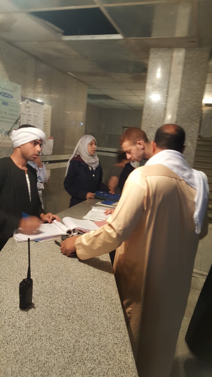 موظفو إدارة المتابعة بمديرية الصحة فى زى الجلباب البلدى (4)