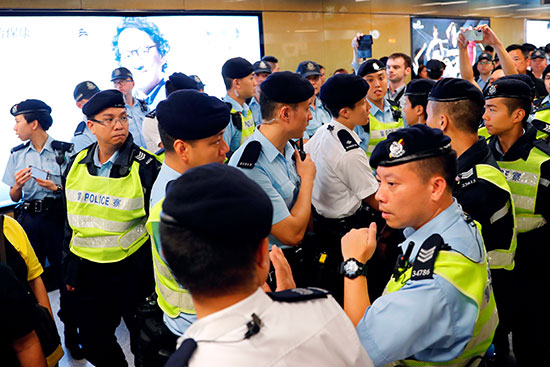 جانب من قوات الشرطة فى هونج كونج