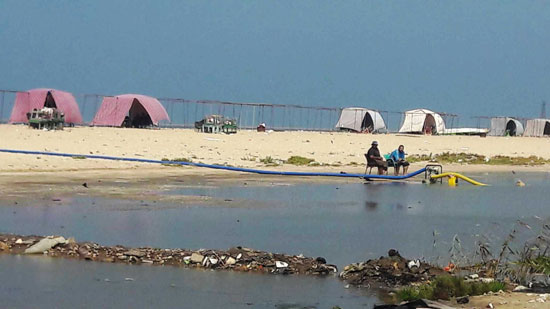 أضبط مخالفة  كارثة  مياه المجارى تصب فى شاطئ بور فؤاد (7)