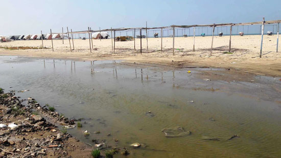أضبط مخالفة  كارثة  مياه المجارى تصب فى شاطئ بور فؤاد (8)