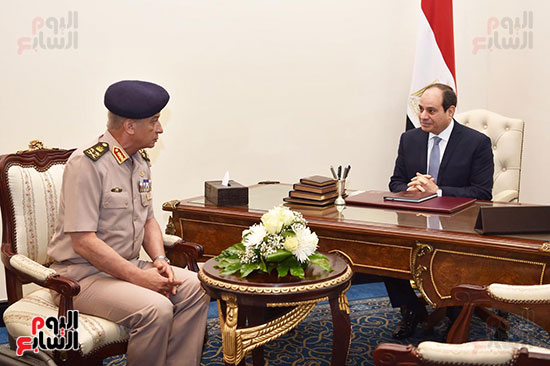 الرئيس عبد الفتاح السيسى مع وزير الدفاع