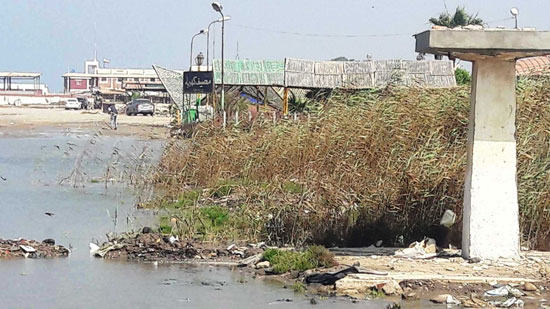 أضبط مخالفة  كارثة  مياه المجارى تصب فى شاطئ بور فؤاد (9)